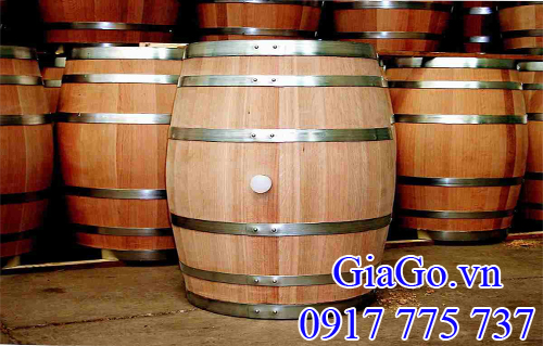 thùng rượu làm bằng gỗ sồi