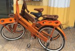 Độc đáo xe đạp làm từ gỗ óc chó, đắt ngang xe máy ở HN